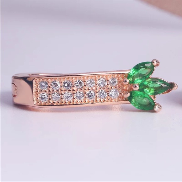 New Women’s Rose Gold Plated Flower CZ Earrings - Picture 2 of 3